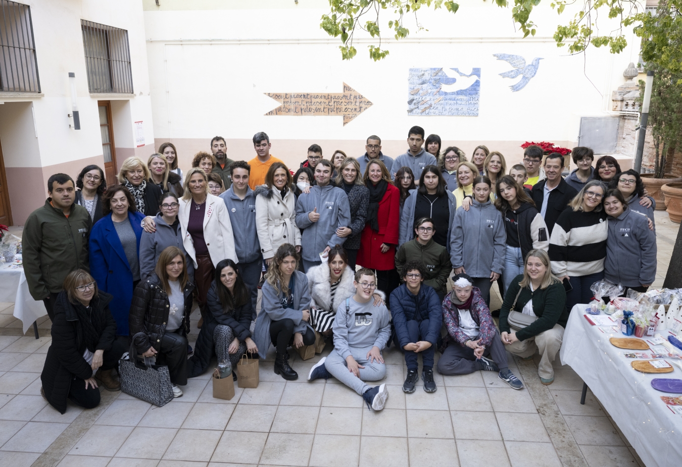 ECO Les Aules s'ompli de solidaritat amb el mercat del CEE Penyeta Roja